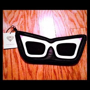 BRAND NEW LOVE BRAVERY Sunshades Clutch😎